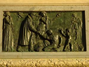 Monumento a Alfonso XII en El Retiro, Relieve La caridad Real