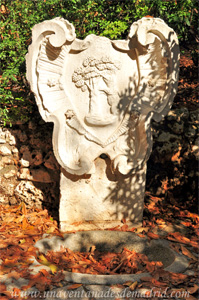 Retiro, Fuente con escudo de Madrid