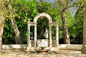 Retiro, Monumento a los Hermanos lvarez Quintero
