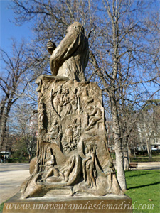 Retiro, Pedestal del Monumento a Antonio Mingote por su cara Sur