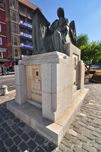 Madrid Siglo XV, Estatua de Beatriz Galindo "La Latina"