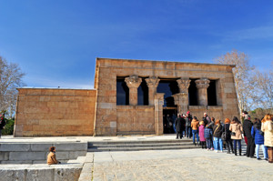 Templo de Debod, Fachada principal