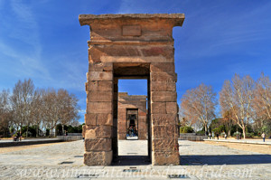 Templo de Debod, Primer pilono