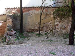 Murallas, Cercas y Puertas de Madrid, Restos de la muralla cristiana en la calle del Almendro