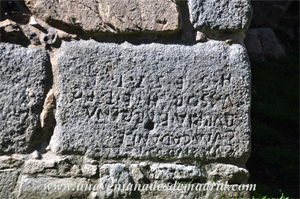 vila, Fotografa 7, inscripcin, en bloque de granito, en la torre 8