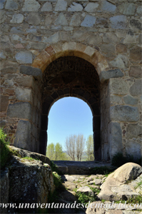 Puerta de San Isidoro desde el interior de la muralla
