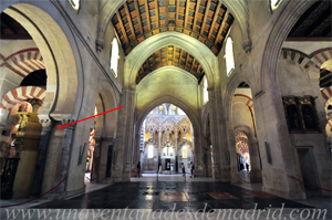 Altar de San Cosme y San Damin (72). La flecha roja seala su posicin antes de que las reformas, de finales del siglo XIX, provocasen su desaparicin