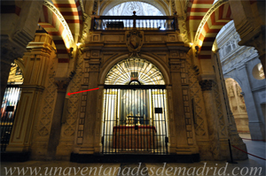 El Altar de San Gil (81) estaba situado sobre el pilar que se levantaba, aproximadamente, en el espacio sealado por la flecha roja, a la izquierda de la Capilla de Santo Toms Apstol (56)