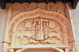 Cueva de Santo Domingo, Detalle de la Portada del Santuario