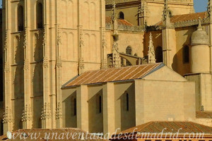 Catedral de Segovia, Edificio de la Sala Capitular y de la antigua librera