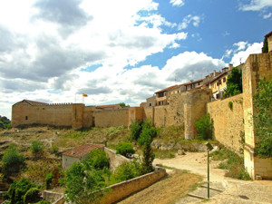 Murallas de Segovia desde la Puerta de San Andrés a la Casa del Sol