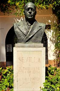 Sevilla, Parque de Mara Luisa, Busto de la Glorieta de Luca de Tena