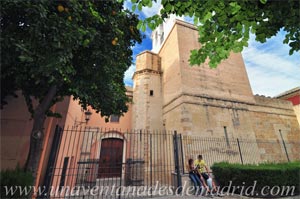 Sevilla, Portada de la nave de la Epístola con restos mudéjares