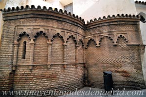 Sevilla, Absidiolos exteriores correspondientes a la Capilla de la Hermandad de la Exaltación
