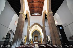 Sevilla, Interior de la Iglesia de San Gil Abad. Al fondo, la Capilla Mayor, presidida por un templete que acoge la figura del santo titular