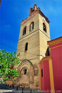 Sevilla, Torre-campanario, construido en el siglo XV, salvo el cuerpo de campanas, en el XVIII