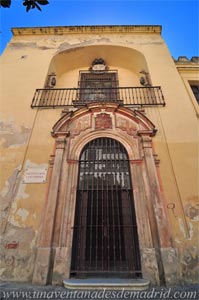 Sevilla, Patio de los Naranjos, Nave de San Clemente. Puerta de la Institución Colombina, la cual se encarga de gestionar, entre otros, las Bibliotecas Capitular y Colombina