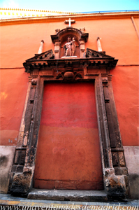 Sevilla, Portada con la imagen de San Jos con el Nio