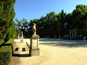 Parque de El Capricho, Plaza de los Emperadores