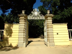 Parque de El Capricho, Puerta de Entrada