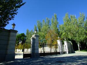 Madrid, Parque del Retiro, Puerta de Granada