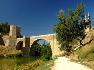 Toledo, Puente de Alcntara visto desde la ribera del Tajo