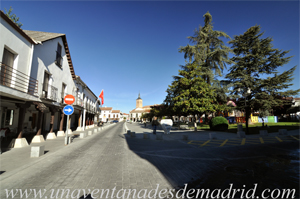 Torrejn de Velasco, Plaza de Espaa: Fachadas Sur (a la izquierda) y Oeste (al fondo)