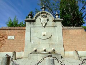 Villaviciosa de Odn, Fuente de los Caos